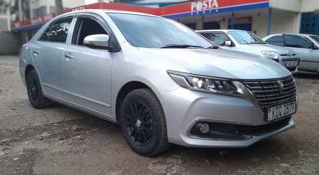 Toyota premio 2017